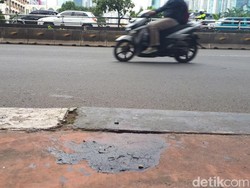 Bercak Darah Korban yang Ditabrak SUV Mewah Masih Tercecer di TKP