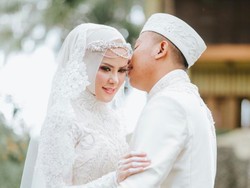 Dinikahi Vicky Prasetyo, Ini Arti Batik yang Dipakai Angel Lelga Saat Akad