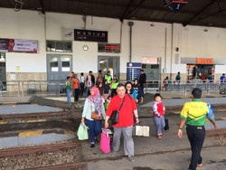 Banjir Rendam Rel di Semarang, 4 Kereta Api Tujuan Madiun Terlambat