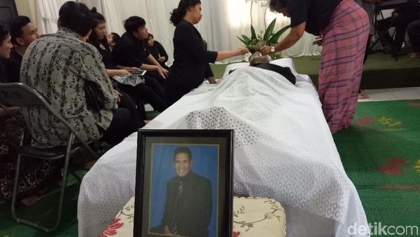 Suasana Rumah Duka Advent Bangun