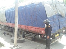 Tertimpa Truk Amblas, Seorang Mekanik Meninggal