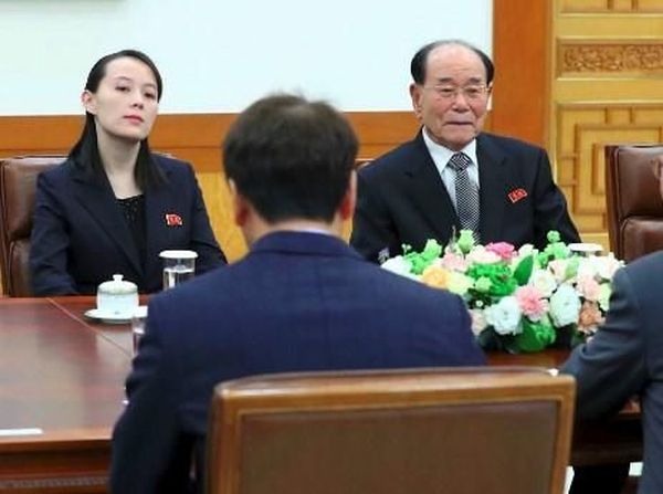 Foto: Senyum Hangat di Pertemuan Dua Korea yang Bermusuhan