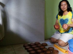 Imlek, Pembuat Kue Keranjang di Mojokerto Raup Jutaan Rupiah