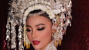Foto: Menikah di Yogyakarta, Whulandary Herman Anggun Berkebaya Minang