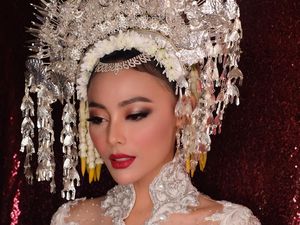 Foto: Menikah di Yogyakarta, Whulandary Herman Anggun Berkebaya Minang