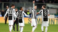 Juventus unggul dua poin atas Napoli, yang baru akan bertanding melawan Lazio pada Minggu (11/2/2018) dinihari WIB. Foto: Gabriele Maltinti/Getty Images