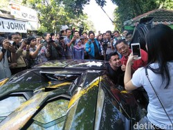 Intip Deretan Mobil Mewah Kesayangan Raffi Ahmad