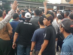 Sopir Taksi Online Baku Hantam dengan Sekelompok Orang di Bogor