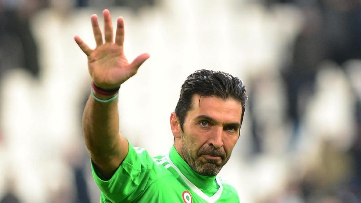 Gianluigi Buffon memilih mengenakan nomor punggung 77 di Juventus. (Foto: REUTERS/Massimo Pinca)