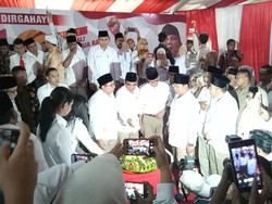 HUT Ke-10 Gerindra, Prabowo Santuni Anak Yatim dan Potong Tumpeng