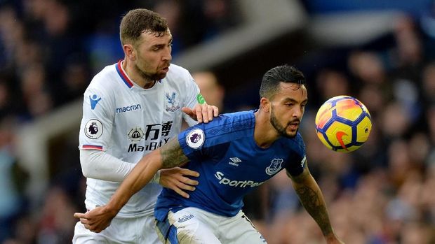 Theo Walcott gagal mencetak gol pada laga melawan Crystal Palace di Goodison Park.