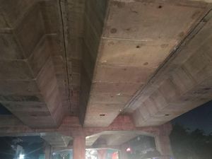 Potret Flyover Busway Tendean yang Memang Didesain Retak