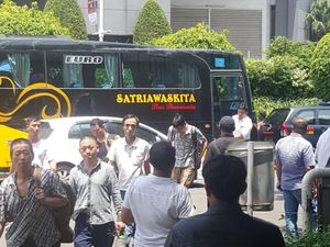 53 WN China Diduga Tenaga Kerja Asing Diamankan di Bus Pariwisata