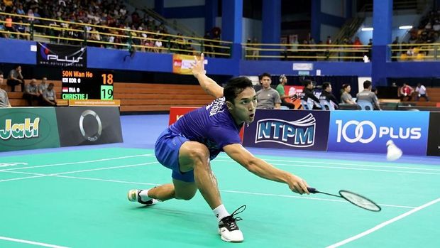 Jonatan Christie mengalahkan Sun Feixiang di perempat final Selandia Baru Terbuka 2019. (