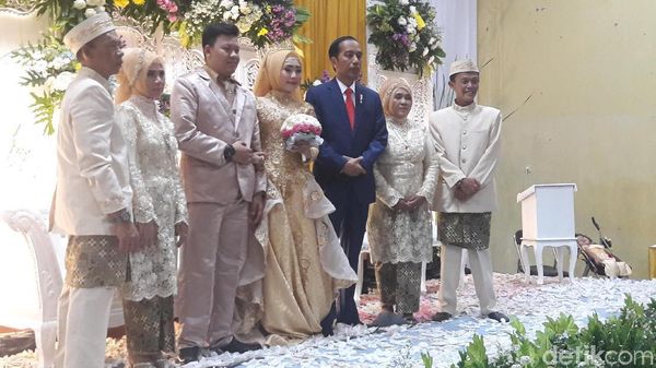 Foto: Jokowi Kondangan Pernikahan Anak Pelatih Panahnya