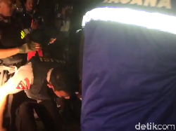 26 Jenazah Kecelakaan Tanjakan Emen Dibawa Menuju RSUD Tangsel