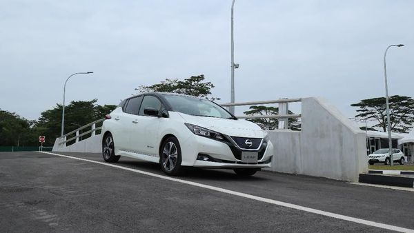 Merasakan Nyamannya Mobil Listrik Terlaris di Dunia