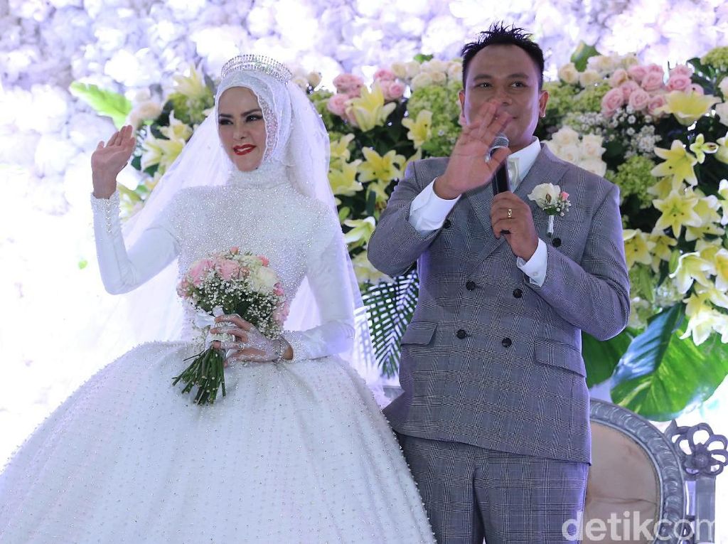 Vicky Prasetyo: Jangan Hapus Saya dari Kehidupan Kamu, Angel Lelga! Vicky Prasetyo: Jangan Hapus Saya dari Kehidupan Kamu, Angel Lelga!