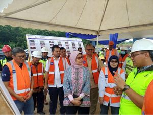 Direktur Utama Jasa Marga Pantau Proyek Jalan Tol Semarang-Batang