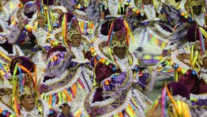 Warna-warni Meriahnya Rio Carnival di Brasil