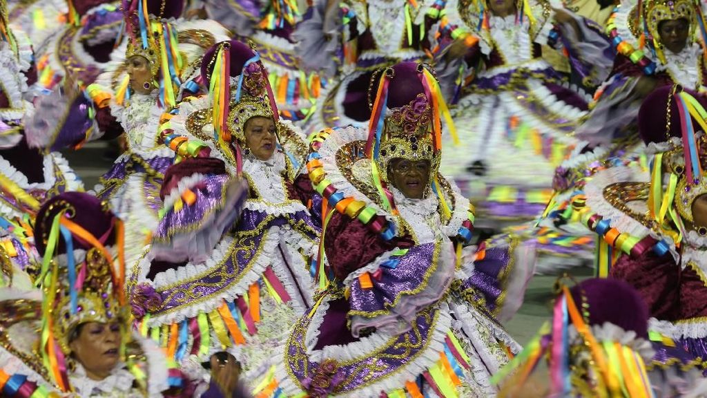 Warna-warni Meriahnya Rio Carnival di Brasil Warna-warni Meriahnya Rio Carnival di Brasil