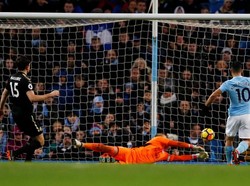 Setelah berakhir imbang 1-1 di babak pertama, City kemudian tancap gas di babak kedua usai Sergio Aguero mencetak gol pertamanya di menit-menit awal. (Jason Cairnduff/Reuters)