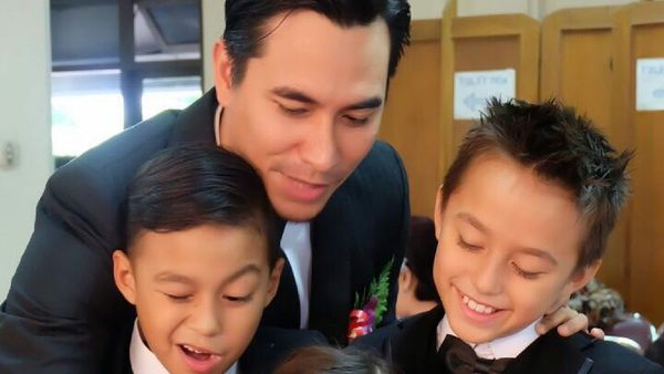 Begini Nih Keseharian Darius Sinathrya Bersama Anak-anaknya