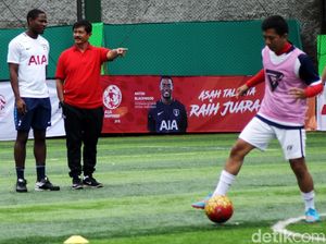 Indra Sjafri dan Anton Blackwood Latih Tim AIA Indonesia