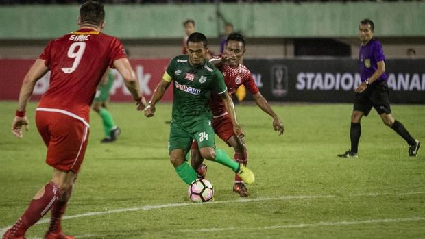 PSMS gagal memanfaatkan sejumlah peluang di babak pertama untuk membobol gawang Persija.
