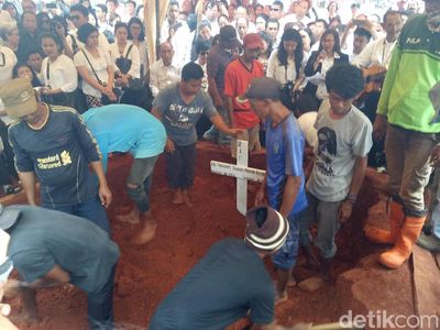 Suasana Pemakaman Advent Bangun