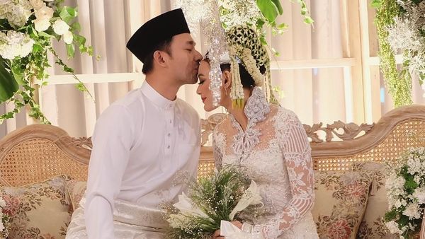 Cantiknya Whulandary Herman Resmi Dipinang Nik Ibrahim