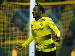 Reus: Bertahanlah di Dortmund, Batshuayi