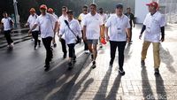 Menlu Retno Pimpin Jalan Santai Diplomatic Walk