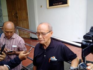 Ekspresi Buya Syafii Saat Datangi Gereja Lidwina Sleman yang Diserang Ekspresi Buya Syafii Saat Datangi Gereja Lidwina Sleman yang Diserang