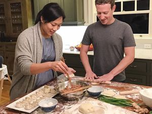 Begini Gaya Mark Zuckerberg, Bos Facebook Bersama Makanan