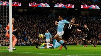 City unggul cepat lewat gol Raheem Sterling di menit kedua usai menyontek umpan Kevin De Bruyne di tiang jauh. (Jason Cairnduff/Reuters)