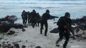 Melihat Aksi Pasukan Intai Amfibi Marinir di Pulau Miangas