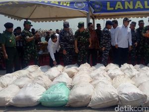 Polri: Tersangka dan 1,8 Ton Sabu di Kepri akan Dibawa ke Jakarta Polri: Tersangka dan 1,8 Ton Sabu di Kepri akan Dibawa ke Jakarta