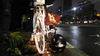 Foto: Bunga dan Replika Sepeda di Lokasi Tabrak Lari Produser RTV