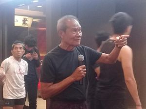 Rahasia Paulus Pesurnay Tetap Bugar di Usia 77 Tahun