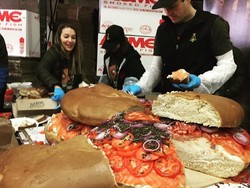 Begini Tampilan Bagel Seberat 96 Kilogram yang Siap Pecahkan Rekor