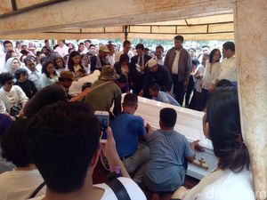 Prosesi Pemakaman Advent Bangun