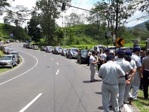 Usut Kecelakaan Bus Maut, Polisi Olah TKP di Tanjakan Emen