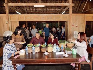 Mengintip Potret Ani Yudhoyono Saat Menikmati Makanan Bersama Keluarganya