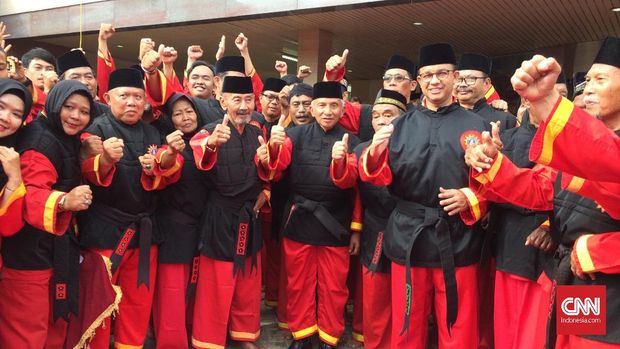 Anies Dinobatkan Jadi Pendekar Kehormatan Tapak Suci