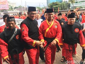 Berbaju Silat, Anies Hadiri Pengukuhan Tapak Suci