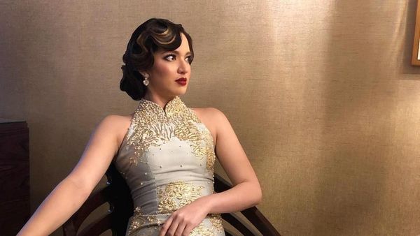 Foto: Jelang Imlek 2018, Nia Ramadhani Seksi Bergaun Cheongsam
