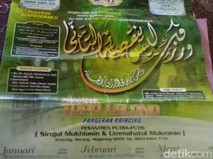 Polisi Sita Kalender Topo Lelono dari Rumah Orang Tua Suliyono Polisi Sita Kalender Topo Lelono dari Rumah Orang Tua Suliyono