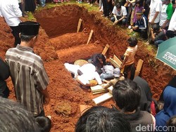 26 Jenazah Korban Bus Maut Dimakamkan di TPU Ciputat