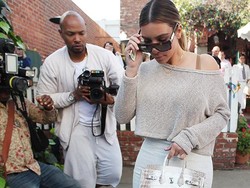 Gaya Kim Kardashian Nonton PSG di Jepang Disorot, Pakai Tas Termahal di Dunia